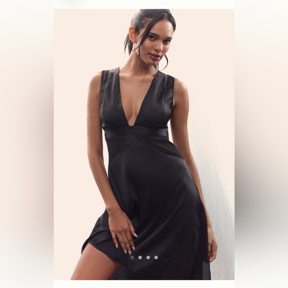 Elegant Black Sleeveless Dress